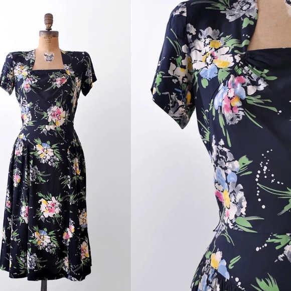Vintage Dresses & Skirts - Vintage 1940s Rayon Day Dress
